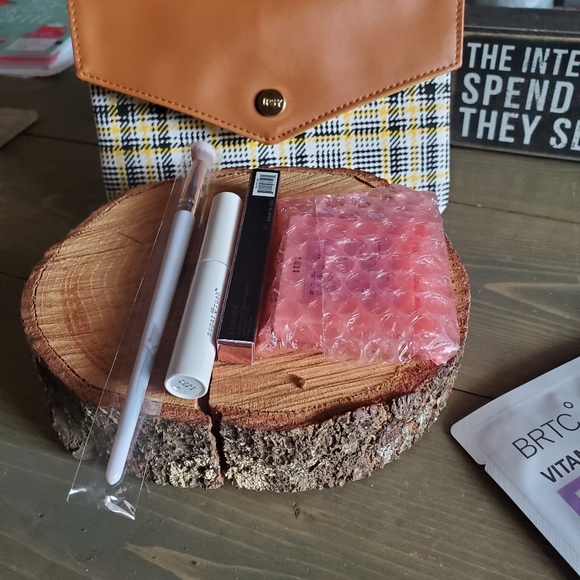 Makeup bundle - Picture 2 of 3